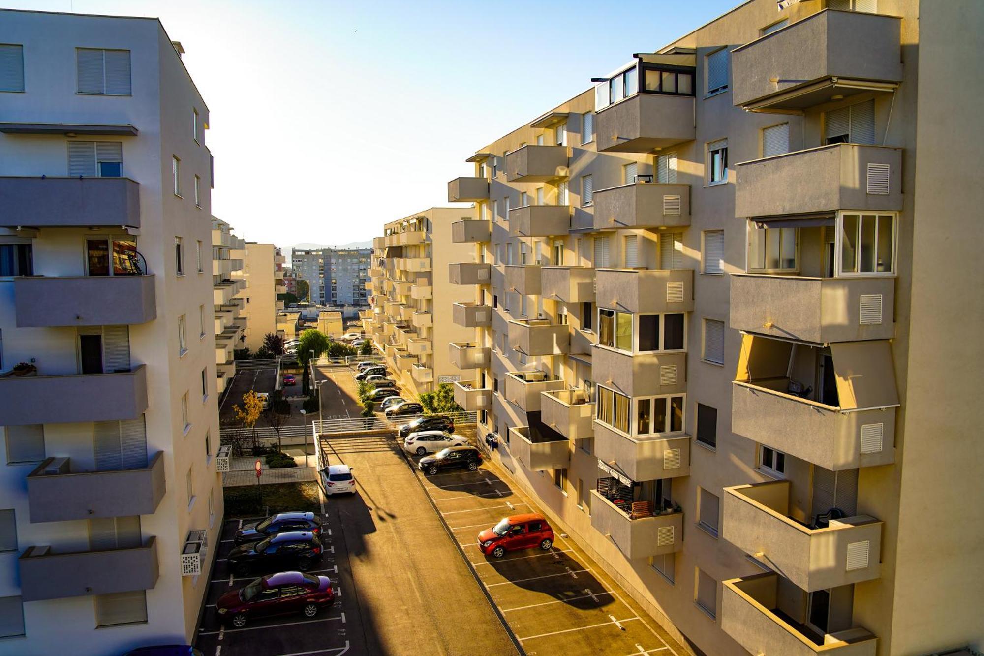Appartement Stefani - Balcony & Free Private Garage Parking *