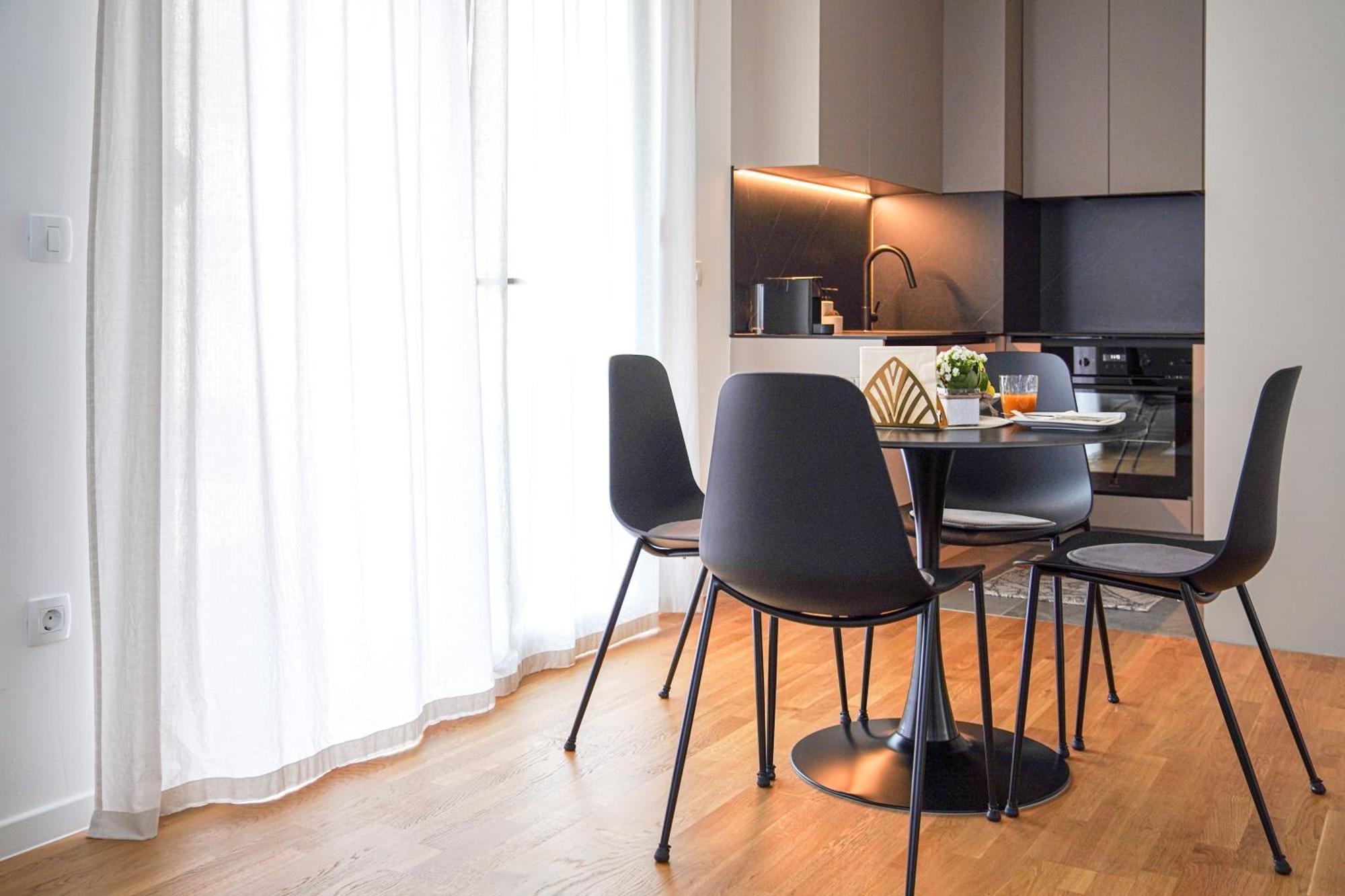 Appartement Stefani - Balcony & Free Private Garage Parking
