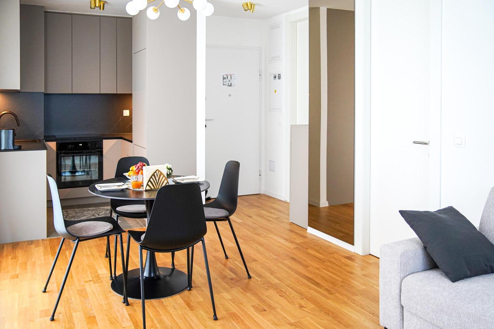 Appartement Stefani - Balcony & Free Private Garage Parking *